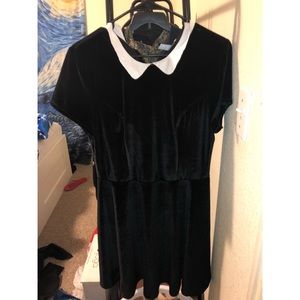 BLACK VELVET WHITE COLLAR DRESS